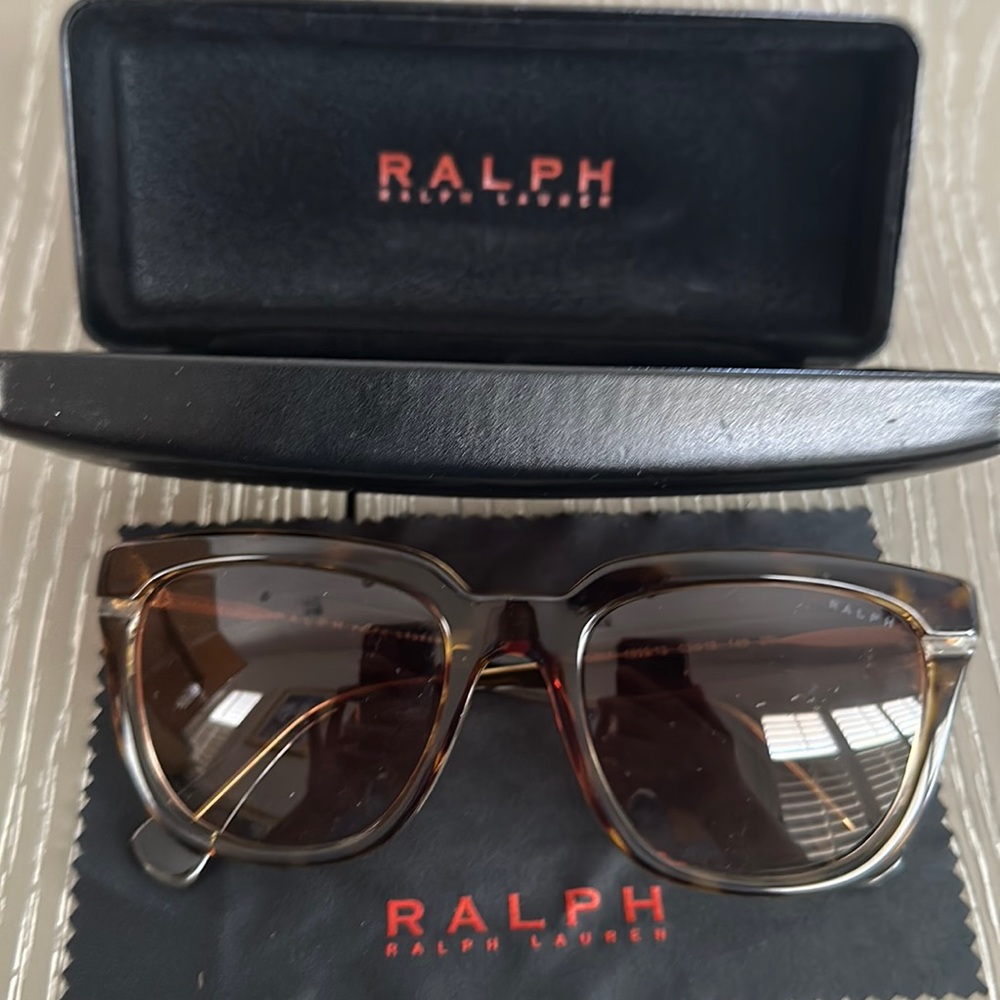 Ralph Lauren sunglasses RA5237. Brown tortoise shell frames.